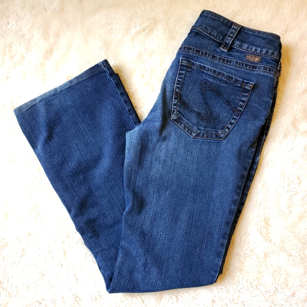 31 Silver Women's Jeans. Classic. Slight Flare. Dark blue. GUC